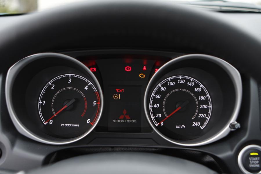  Mitsubishi ASX 2010 года  (фото 13 из 82)
